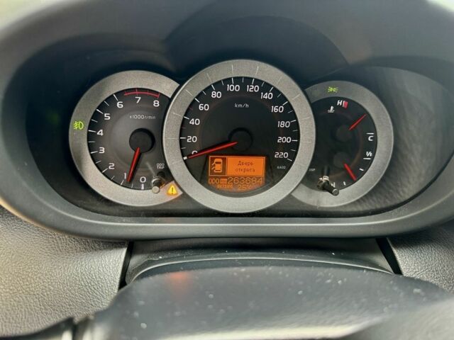 Бежевий Тойота РАВ 4, об'ємом двигуна 2 л та пробігом 233 тис. км за 8900 $, фото 17 на Automoto.ua