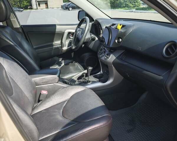 Бежевый Тойота РАВ 4, объемом двигателя 2 л и пробегом 240 тыс. км за 11799 $, фото 37 на Automoto.ua