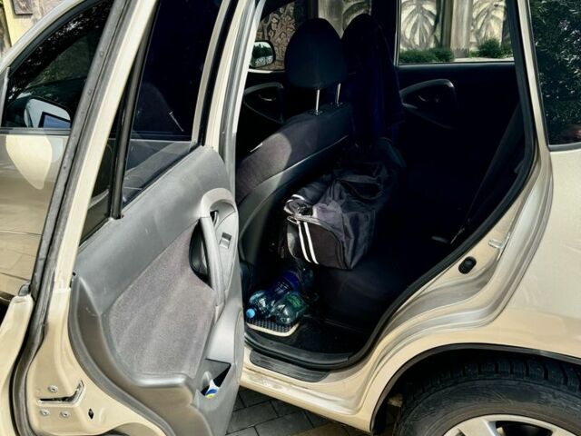 Бежевий Тойота РАВ 4, об'ємом двигуна 2 л та пробігом 233 тис. км за 8900 $, фото 15 на Automoto.ua