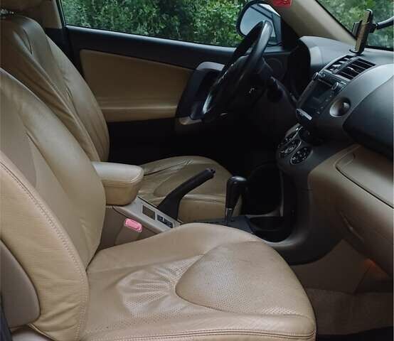 Бежевый Тойота РАВ 4, объемом двигателя 2 л и пробегом 250 тыс. км за 10700 $, фото 4 на Automoto.ua