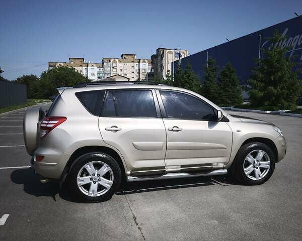 Бежевый Тойота РАВ 4, объемом двигателя 2 л и пробегом 240 тыс. км за 11799 $, фото 10 на Automoto.ua