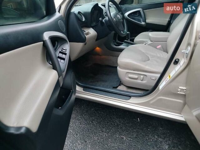 Бежевий Тойота РАВ 4, об'ємом двигуна 2.36 л та пробігом 203 тис. км за 9300 $, фото 13 на Automoto.ua