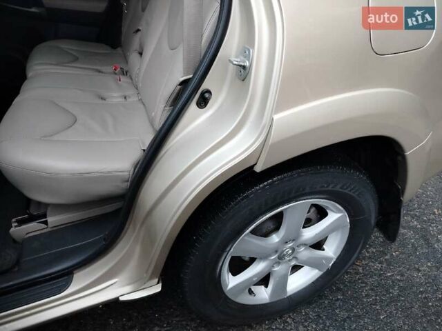 Бежевий Тойота РАВ 4, об'ємом двигуна 2.36 л та пробігом 203 тис. км за 9300 $, фото 12 на Automoto.ua