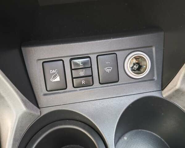 Бежевый Тойота РАВ 4, объемом двигателя 2 л и пробегом 240 тыс. км за 11799 $, фото 68 на Automoto.ua