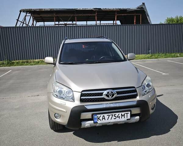 Бежевый Тойота РАВ 4, объемом двигателя 2 л и пробегом 240 тыс. км за 11799 $, фото 6 на Automoto.ua