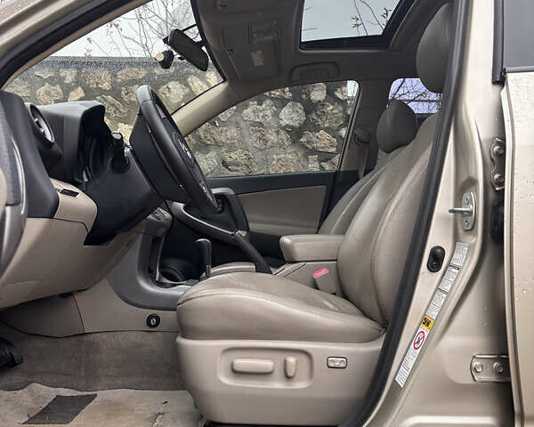 Бежевий Тойота РАВ 4, об'ємом двигуна 2.4 л та пробігом 264 тис. км за 9100 $, фото 7 на Automoto.ua