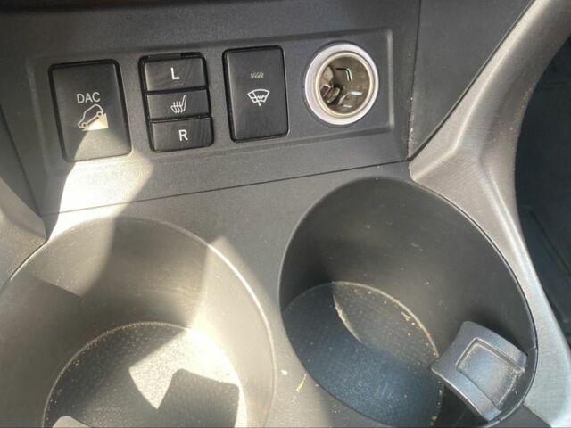 Бежевий Тойота РАВ 4, об'ємом двигуна 2 л та пробігом 130 тис. км за 7200 $, фото 7 на Automoto.ua