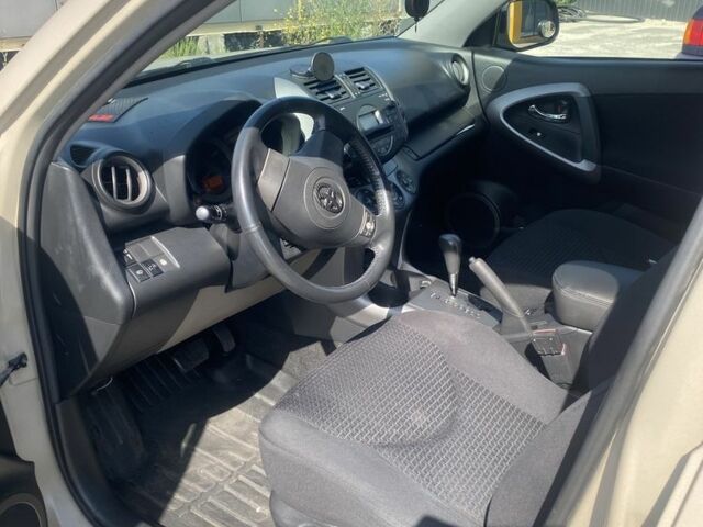 Бежевий Тойота РАВ 4, об'ємом двигуна 2 л та пробігом 130 тис. км за 7200 $, фото 4 на Automoto.ua