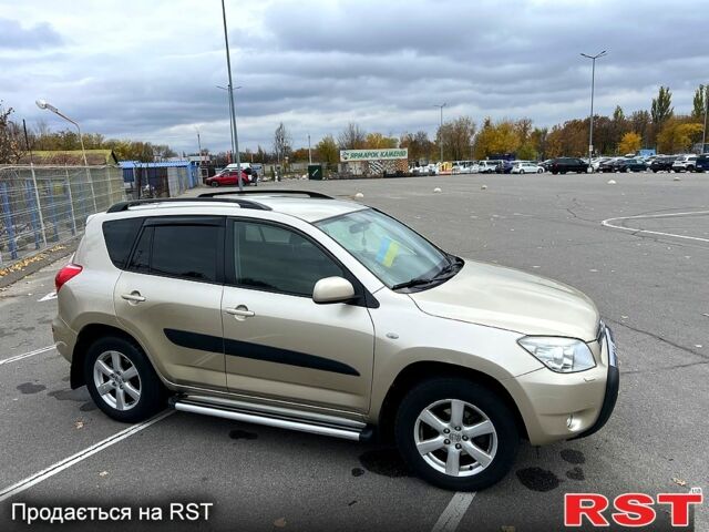 Бежевый Тойота РАВ 4, объемом двигателя 2 л и пробегом 170 тыс. км за 11900 $, фото 4 на Automoto.ua