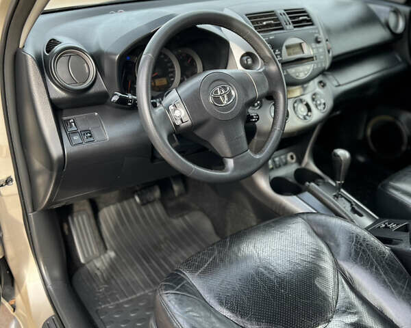 Бежевый Тойота РАВ 4, объемом двигателя 2 л и пробегом 160 тыс. км за 7950 $, фото 24 на Automoto.ua