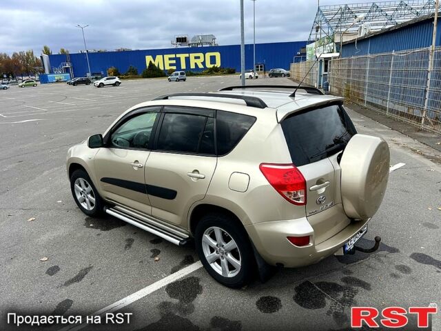 Бежевый Тойота РАВ 4, объемом двигателя 2 л и пробегом 170 тыс. км за 11900 $, фото 3 на Automoto.ua