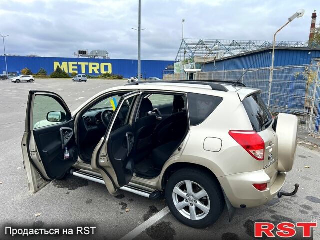 Бежевый Тойота РАВ 4, объемом двигателя 2 л и пробегом 170 тыс. км за 11900 $, фото 10 на Automoto.ua