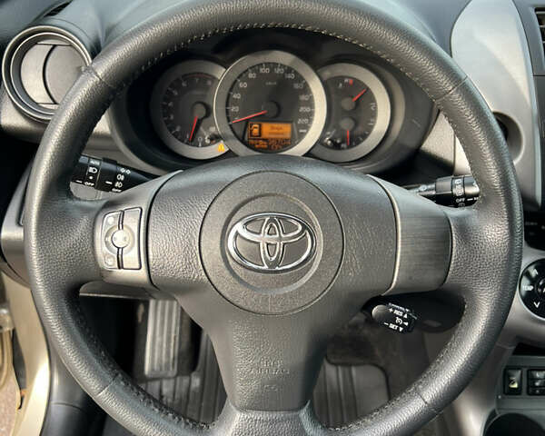 Бежевый Тойота РАВ 4, объемом двигателя 2 л и пробегом 160 тыс. км за 7950 $, фото 41 на Automoto.ua