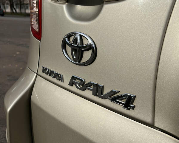 Бежевый Тойота РАВ 4, объемом двигателя 2 л и пробегом 160 тыс. км за 7950 $, фото 18 на Automoto.ua