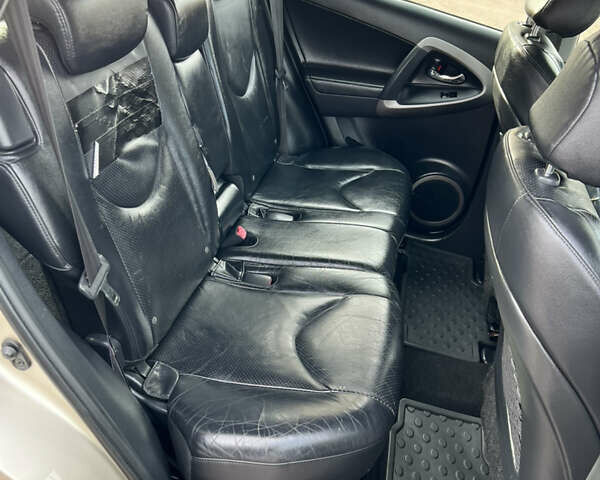 Бежевый Тойота РАВ 4, объемом двигателя 2 л и пробегом 160 тыс. км за 7950 $, фото 35 на Automoto.ua