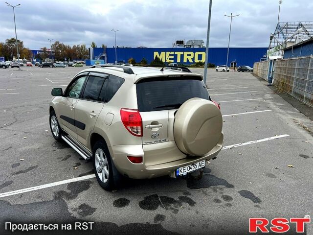 Бежевый Тойота РАВ 4, объемом двигателя 2 л и пробегом 170 тыс. км за 11900 $, фото 8 на Automoto.ua