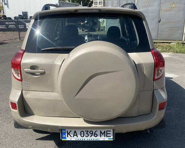 Бежевый Тойота РАВ 4, объемом двигателя 2 л и пробегом 120 тыс. км за 7500 $, фото 4 на Automoto.ua