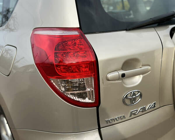 Бежевый Тойота РАВ 4, объемом двигателя 2 л и пробегом 160 тыс. км за 7950 $, фото 17 на Automoto.ua