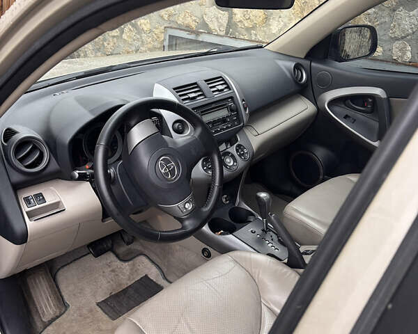 Бежевий Тойота РАВ 4, об'ємом двигуна 2.4 л та пробігом 264 тис. км за 9100 $, фото 8 на Automoto.ua