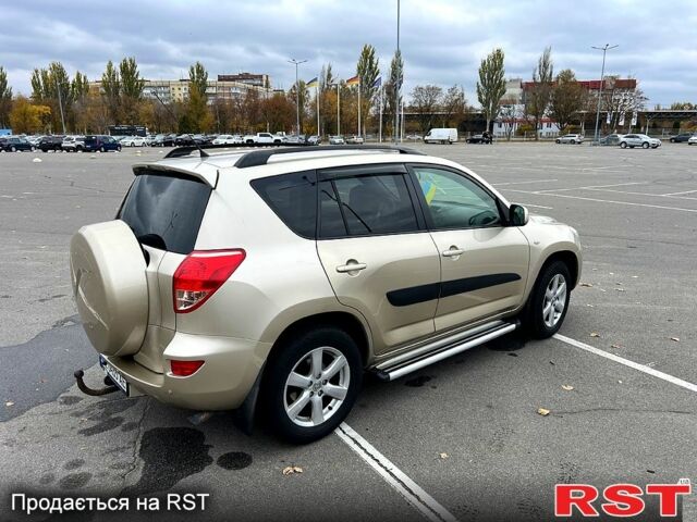 Бежевый Тойота РАВ 4, объемом двигателя 2 л и пробегом 170 тыс. км за 11900 $, фото 7 на Automoto.ua