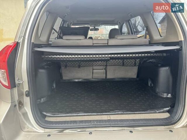 Бежевый Тойота РАВ 4, объемом двигателя 2.4 л и пробегом 217 тыс. км за 12500 $, фото 6 на Automoto.ua