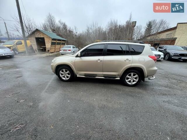 Бежевый Тойота РАВ 4, объемом двигателя 2.4 л и пробегом 217 тыс. км за 12500 $, фото 2 на Automoto.ua