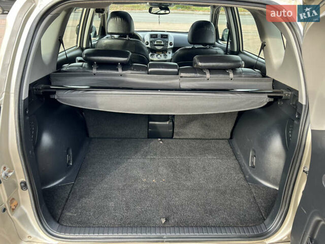 Бежевый Тойота РАВ 4, объемом двигателя 2 л и пробегом 160 тыс. км за 7950 $, фото 51 на Automoto.ua