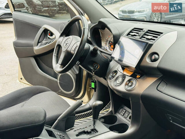 Бежевий Тойота РАВ 4, об'ємом двигуна 2 л та пробігом 157 тис. км за 13400 $, фото 22 на Automoto.ua