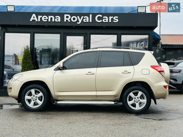 Бежевий Тойота РАВ 4, об'ємом двигуна 2 л та пробігом 157 тис. км за 13400 $, фото 4 на Automoto.ua