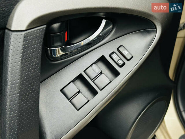 Бежевий Тойота РАВ 4, об'ємом двигуна 2 л та пробігом 157 тис. км за 13400 $, фото 24 на Automoto.ua