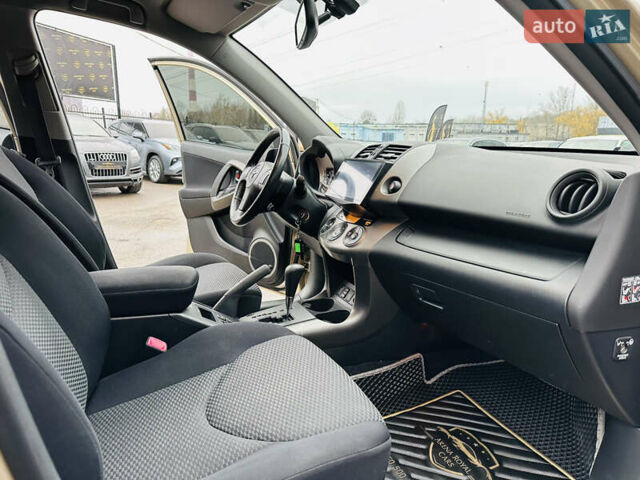 Бежевий Тойота РАВ 4, об'ємом двигуна 2 л та пробігом 157 тис. км за 13400 $, фото 21 на Automoto.ua