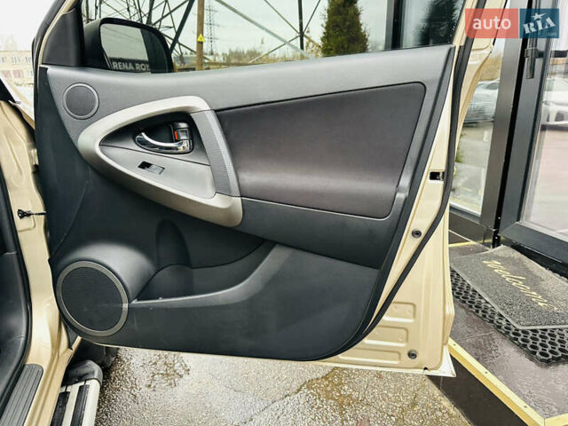 Бежевий Тойота РАВ 4, об'ємом двигуна 2 л та пробігом 157 тис. км за 13400 $, фото 23 на Automoto.ua