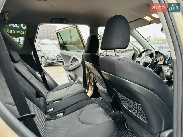 Бежевий Тойота РАВ 4, об'ємом двигуна 2 л та пробігом 157 тис. км за 13400 $, фото 16 на Automoto.ua