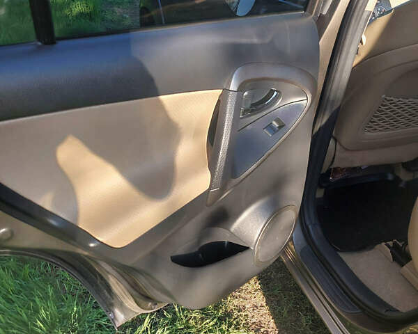 Бежевый Тойота РАВ 4, объемом двигателя 2.2 л и пробегом 225 тыс. км за 12500 $, фото 4 на Automoto.ua