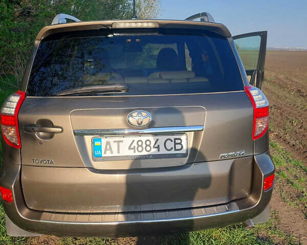 Бежевый Тойота РАВ 4, объемом двигателя 2.2 л и пробегом 225 тыс. км за 12500 $, фото 6 на Automoto.ua