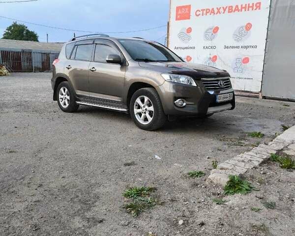 Бежевый Тойота РАВ 4, объемом двигателя 2 л и пробегом 202 тыс. км за 13000 $, фото 6 на Automoto.ua