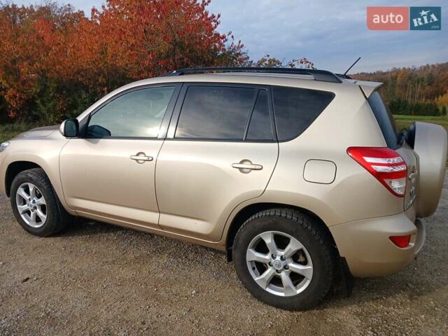 Бежевый Тойота РАВ 4, объемом двигателя 2 л и пробегом 259 тыс. км за 12991 $, фото 1 на Automoto.ua