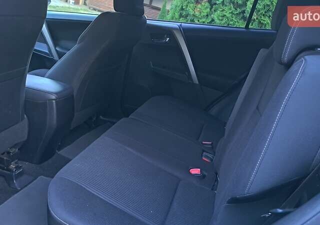 Бежевый Тойота РАВ 4, объемом двигателя 2.23 л и пробегом 130 тыс. км за 17500 $, фото 1 на Automoto.ua