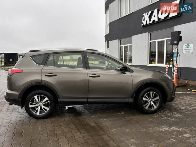 Бежевый Тойота РАВ 4, объемом двигателя 2.23 л и пробегом 167 тыс. км за 23500 $, фото 4 на Automoto.ua