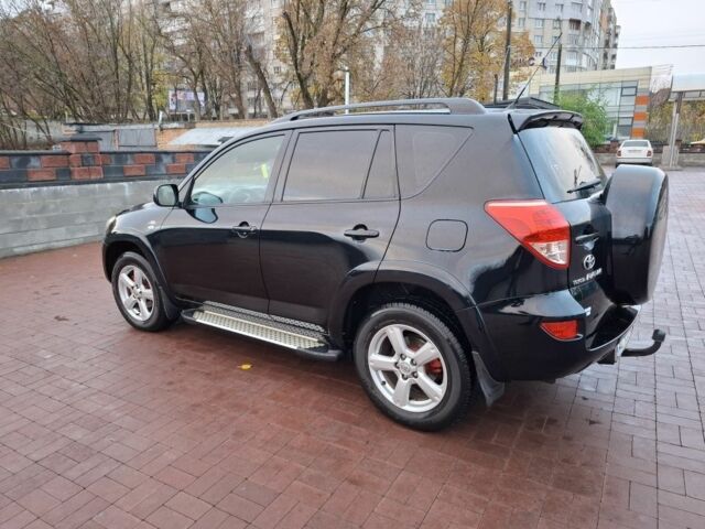 Чорний Тойота РАВ 4, об'ємом двигуна 2.2 л та пробігом 250 тис. км за 8000 $, фото 1 на Automoto.ua