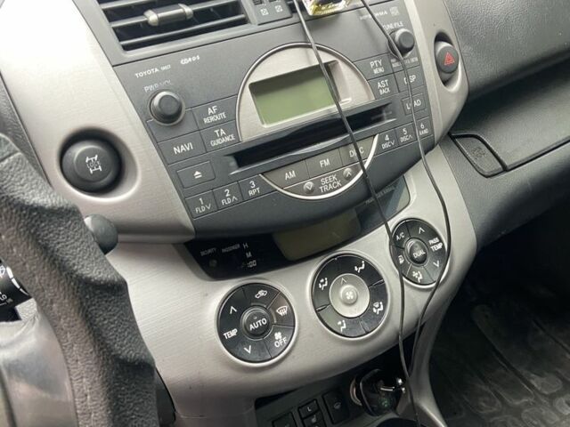 Черный Тойота РАВ 4, объемом двигателя 2 л и пробегом 218 тыс. км за 9700 $, фото 7 на Automoto.ua