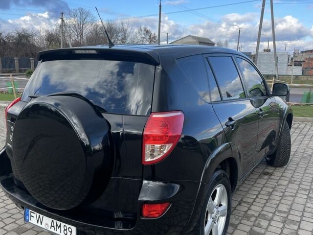 Черный Тойота РАВ 4, объемом двигателя 2.2 л и пробегом 235 тыс. км за 5000 $, фото 1 на Automoto.ua