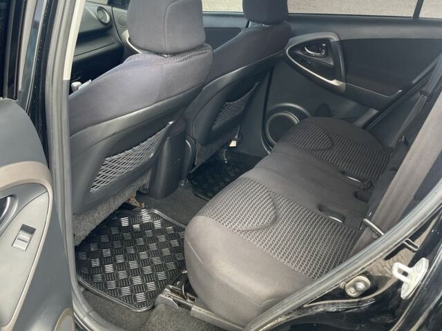 Черный Тойота РАВ 4, объемом двигателя 2.2 л и пробегом 235 тыс. км за 5000 $, фото 3 на Automoto.ua