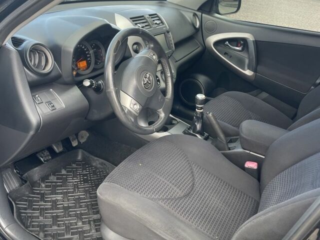 Черный Тойота РАВ 4, объемом двигателя 2.2 л и пробегом 235 тыс. км за 5000 $, фото 2 на Automoto.ua