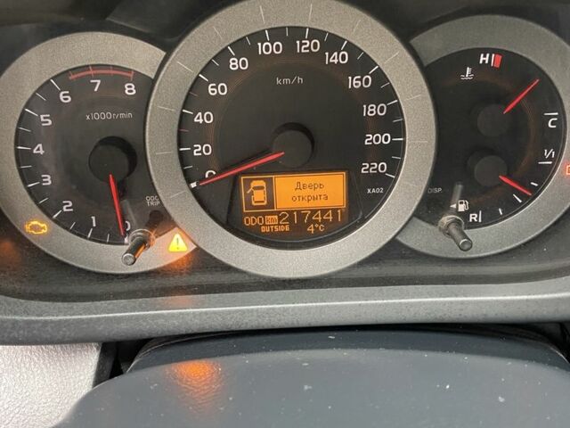 Черный Тойота РАВ 4, объемом двигателя 2 л и пробегом 218 тыс. км за 9700 $, фото 6 на Automoto.ua