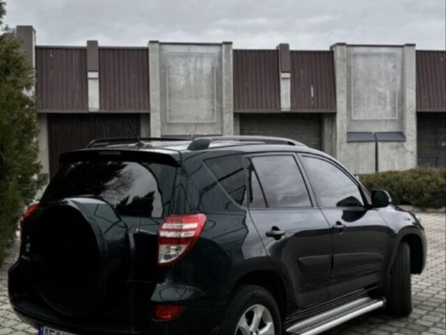 Черный Тойота РАВ 4, объемом двигателя 2.2 л и пробегом 260 тыс. км за 13000 $, фото 1 на Automoto.ua