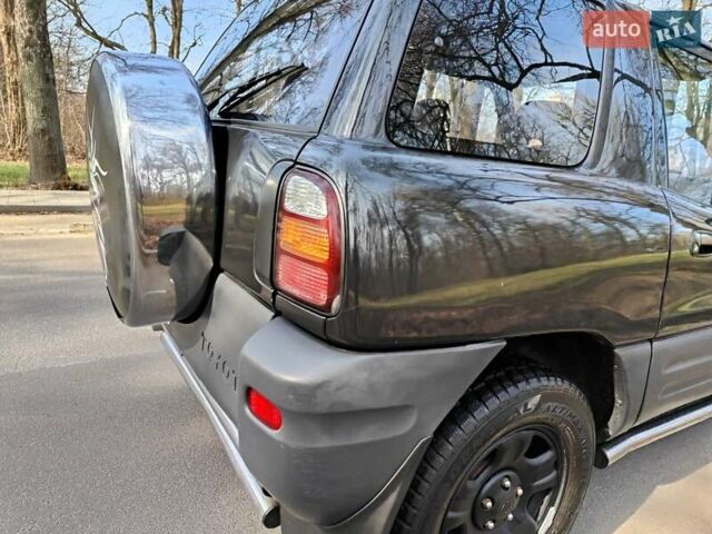 Черный Тойота РАВ 4, объемом двигателя 2 л и пробегом 250 тыс. км за 5490 $, фото 16 на Automoto.ua