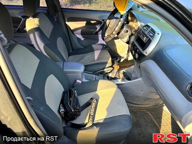 Чорний Тойота РАВ 4, об'ємом двигуна 2 л та пробігом 493 тис. км за 4999 $, фото 4 на Automoto.ua