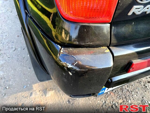 Чорний Тойота РАВ 4, об'ємом двигуна 2 л та пробігом 493 тис. км за 4999 $, фото 2 на Automoto.ua