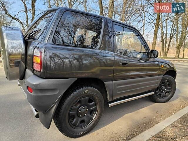 Черный Тойота РАВ 4, объемом двигателя 2 л и пробегом 250 тыс. км за 5490 $, фото 17 на Automoto.ua